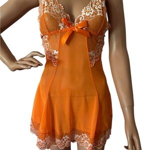 Orange and White Lace Chemise with Sweetheart Neckline. Sz M. NWOT